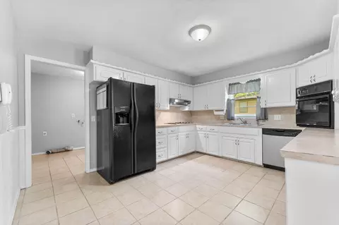 Kitchen - 3321 E Whiteside St, Springfield, MO 65804 photo 1 of 3