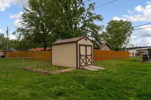 Exterior - 3321 E Whiteside St, Springfield, MO 65804 photo 7 of 11