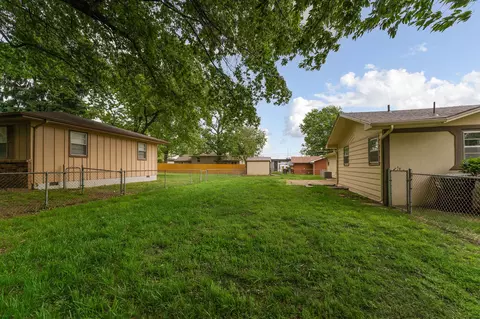 Exterior - 3321 E Whiteside St, Springfield, MO 65804 photo 10 of 11