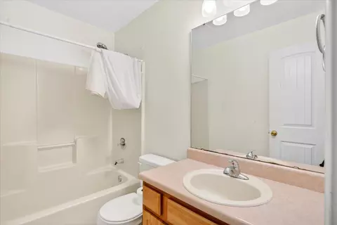 Bath - 3349 W Deerfield St, Springfield, MO 65807 photo 2 of 3