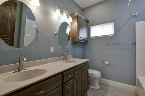 Bath - 112 Cedar Blf, Saddlebrooke, MO 65630 photo 4 of 5