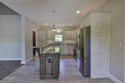Kitchen - 112 Cedar Blf, Saddlebrooke, MO 65630 photo 2 of 5
