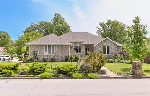 3226 S Arcadia Ave, Springfield, MO 65804