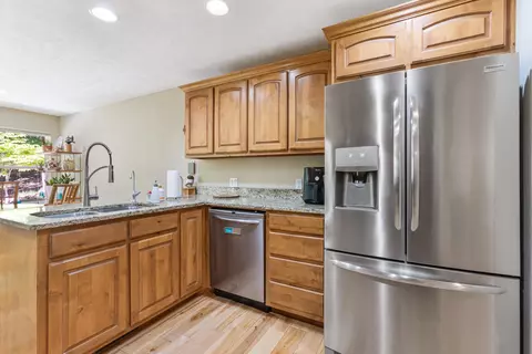 Kitchen - 474 Rocky Point Loop, Branson, MO 65616 photo 3 of 4