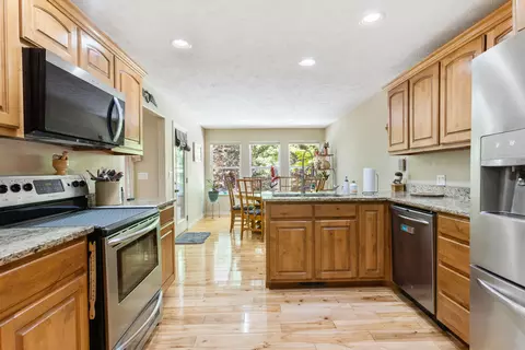 Kitchen - 474 Rocky Point Loop, Branson, MO 65616 photo 4 of 4
