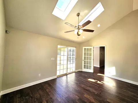 Living - 4810 W Tarkio St, Springfield, MO 65802 photo 4 of 4