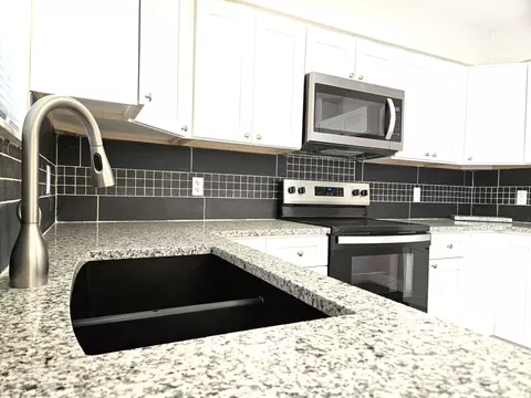 Kitchen - 4810 W Tarkio St, Springfield, MO 65802 photo 5 of 6