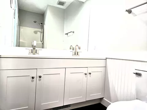 Bath - 4810 W Tarkio St, Springfield, MO 65802 photo 3 of 4