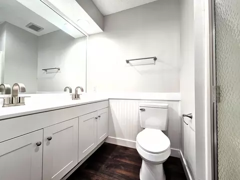 Bath - 4810 W Tarkio St, Springfield, MO 65802 photo 2 of 4