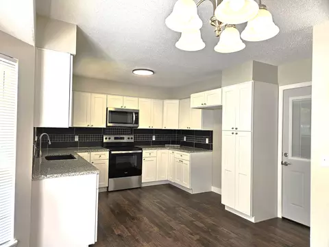 Kitchen - 4810 W Tarkio St, Springfield, MO 65802 photo 6 of 6
