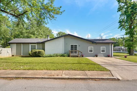 2361 S Fort Ave, Springfield, MO 65807