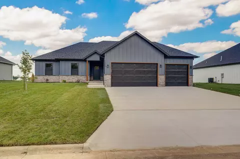 1453 N Collins Dr, Republic, MO 65738