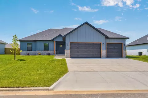 1453 N Collins Dr, Republic, MO 65738