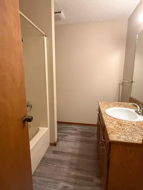 Bath - 3080 W Village Ter, Springfield, MO 65810 photo 3 of 3