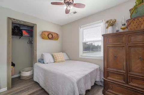Bedroom - 1452 Slagle Rd, Bolivar, MO 65613 photo 2 of 2