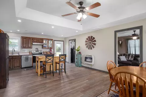 Entry Way - 1452 Slagle Rd, Bolivar, MO 65613 photo 1 of 4
