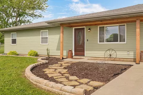 1452 Slagle Rd, Bolivar, MO 65613