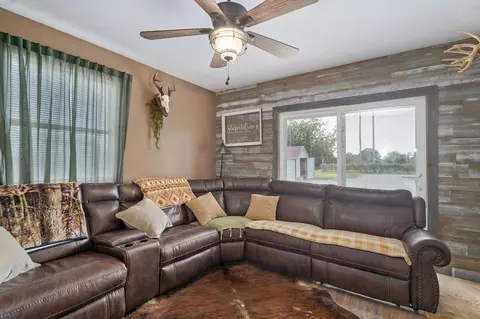 Living - 1452 Slagle Rd, Bolivar, MO 65613 photo 1 of 1
