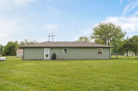 Exterior - 1452 Slagle Rd, Bolivar, MO 65613 photo 7 of 9