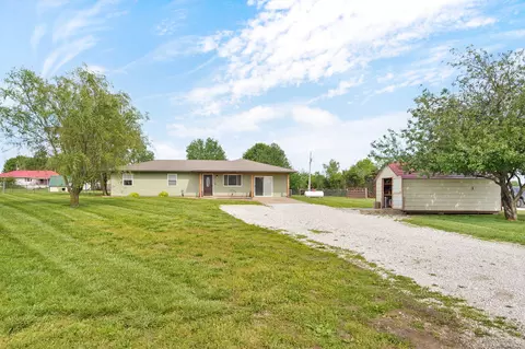 Exterior - 1452 Slagle Rd, Bolivar, MO 65613 photo 2 of 9