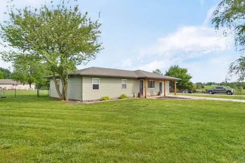 Exterior - 1452 Slagle Rd, Bolivar, MO 65613 photo 4 of 9