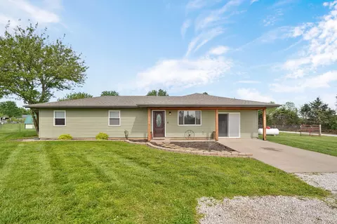 Exterior - 1452 Slagle Rd, Bolivar, MO 65613 photo 3 of 9