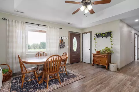 Entry Way - 1452 Slagle Rd, Bolivar, MO 65613 photo 4 of 4