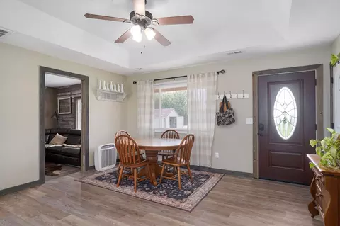 Entry Way - 1452 Slagle Rd, Bolivar, MO 65613 photo 3 of 4