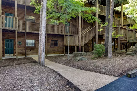 Exterior - 45 Leaning Tree Cir #2, Branson, MO 65616 photo 3 of 9