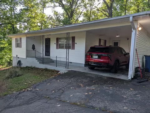 1429 Saint Anne St, Seneca, MO 64865
