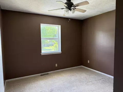 Bedroom - 275 E 3rd St, Marshfield, MO 65706 photo 4 of 5