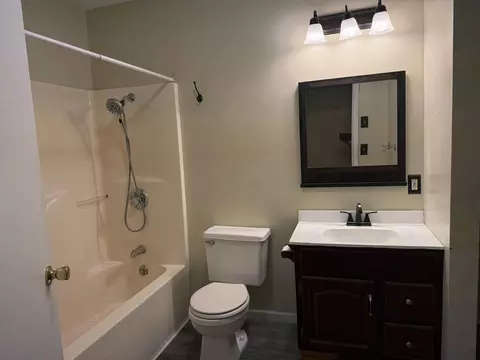 Bath - 275 E 3rd St, Marshfield, MO 65706 photo 1 of 3