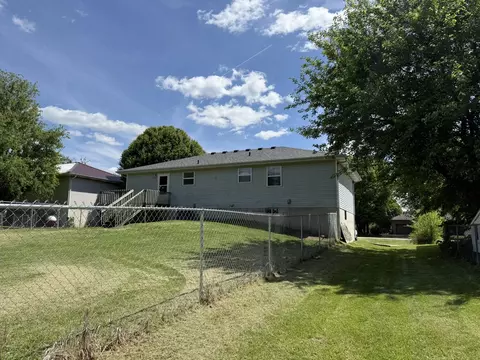 Exterior - 275 E 3rd St, Marshfield, MO 65706 photo 4 of 7