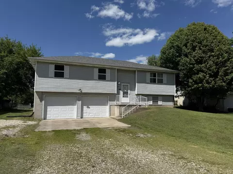 Exterior - 275 E 3rd St, Marshfield, MO 65706 photo 7 of 7