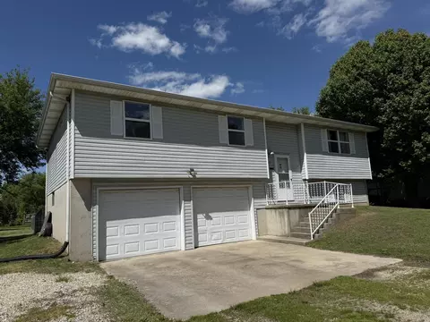 Exterior - 275 E 3rd St, Marshfield, MO 65706 photo 2 of 7