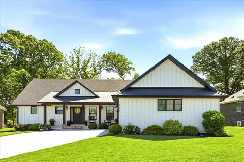 733 N Fox Hill Cir, Nixa, MO 65714