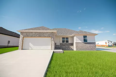 1371 E Macon St, Republic, MO 65738