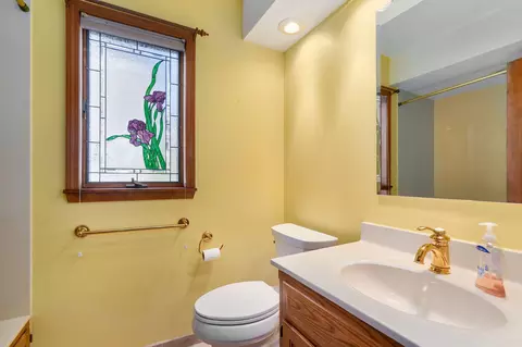 Bath - 3534 E Cinnamon Pl, Springfield, MO 65809 photo 1 of 4