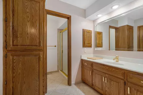 Bath - 3534 E Cinnamon Pl, Springfield, MO 65809 photo 3 of 4