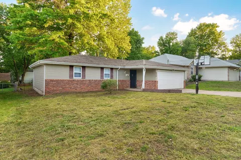Exterior - 936 W Glenwood St, Springfield, MO 65807 photo 3 of 11