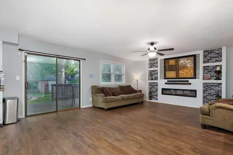 Living - 936 W Glenwood St, Springfield, MO 65807 photo 1 of 3