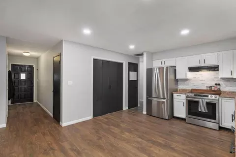 Entry Way - 936 W Glenwood St, Springfield, MO 65807 photo 1 of 1