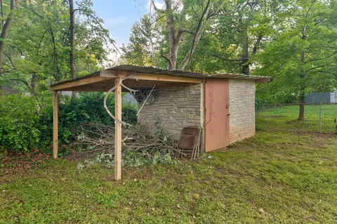 Exterior - 936 W Glenwood St, Springfield, MO 65807 photo 10 of 11