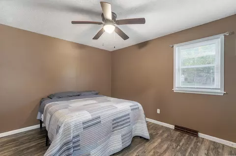 Bedroom - 936 W Glenwood St, Springfield, MO 65807 photo 2 of 3