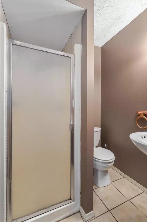 Bath - 936 W Glenwood St, Springfield, MO 65807 photo 1 of 4