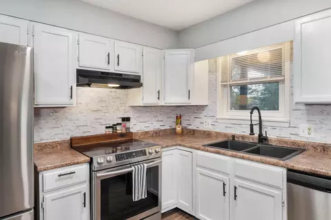 Kitchen - 936 W Glenwood St, Springfield, MO 65807 photo 2 of 2