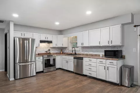 Kitchen - 936 W Glenwood St, Springfield, MO 65807 photo 1 of 2