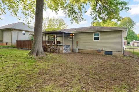 Exterior - 936 W Glenwood St, Springfield, MO 65807 photo 6 of 11