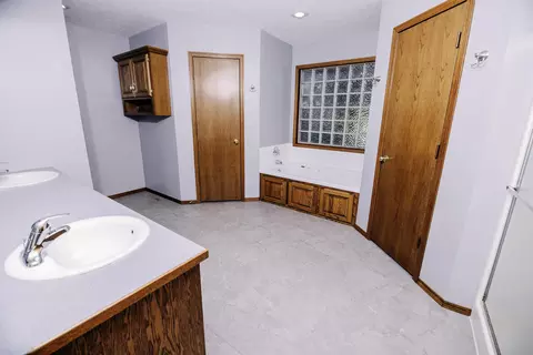 Bath - 3675 S Lexus Ave, Springfield, MO 65807 photo 1 of 10