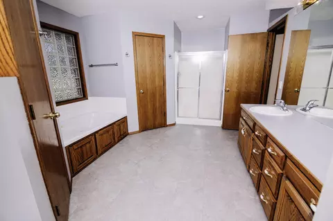 Bath - 3675 S Lexus Ave, Springfield, MO 65807 photo 3 of 10